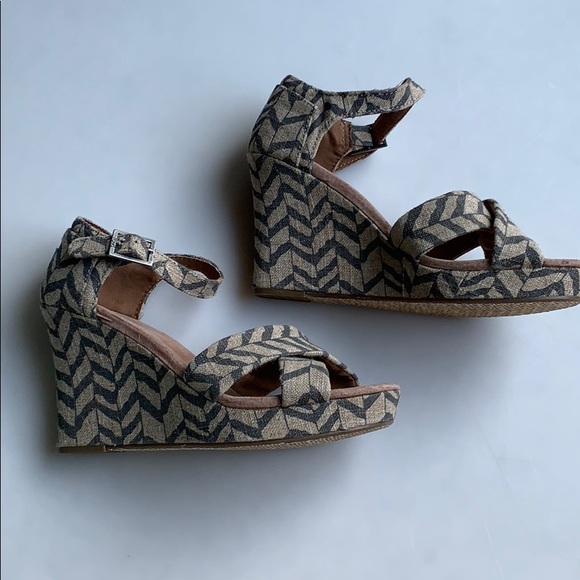 SOLD-TOMS Chevron Burlap Ankle Strap Wedge - Picture 2 of 7